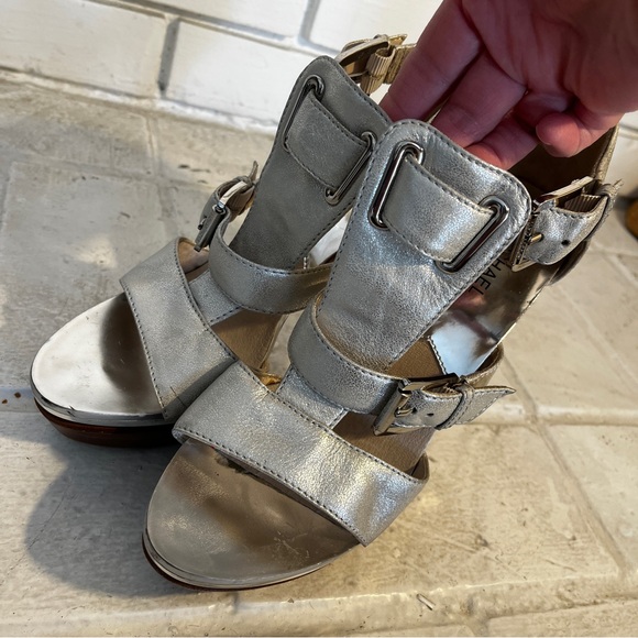 Women’s Michael Kors Metallic Silver Gansevoort Platform High Heels, size 8.5 - Picture 3 of 10